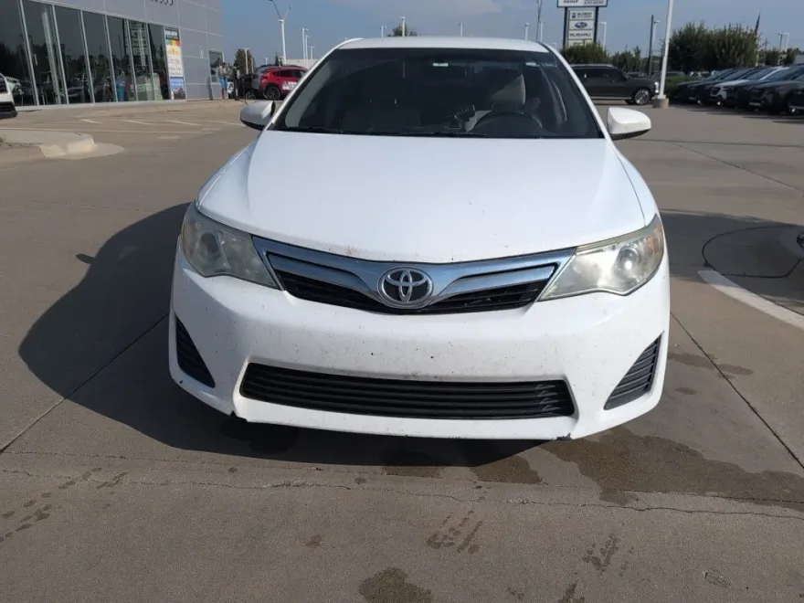 2012 Toyota Camry LE photo 1
