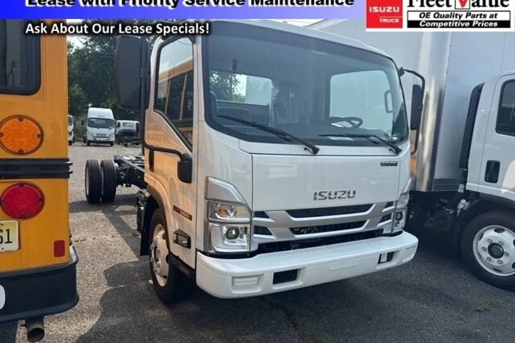 2025 Isuzu NRR photo 1
