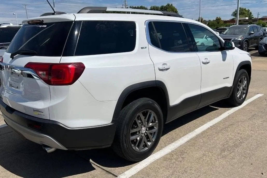 2017 Gmc Acadia SLT photo 1