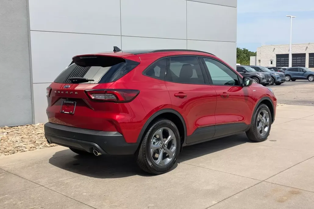 2025 Ford Escape ST-Line photo 1