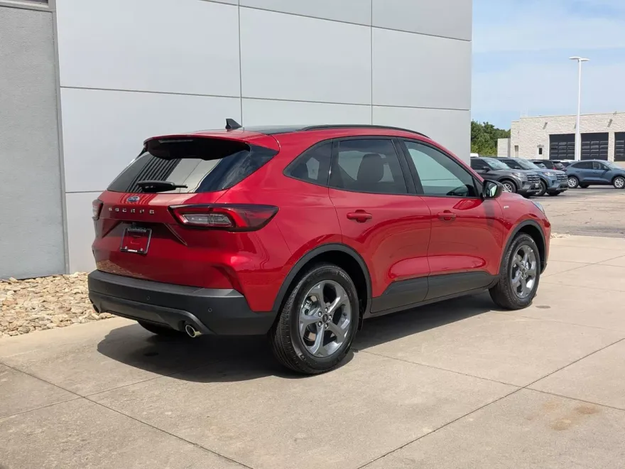 2025 Ford Escape ST-Line photo 1