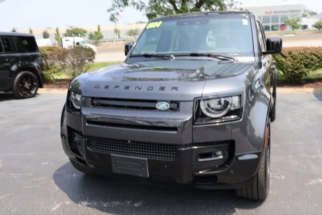 2024 Land Rover Defender 110 X-Dynamic SE photo 1