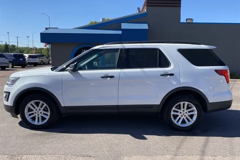 2017 Ford Explorer Base photo 1