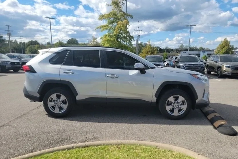 2024 Toyota RAV4 XLE photo 1