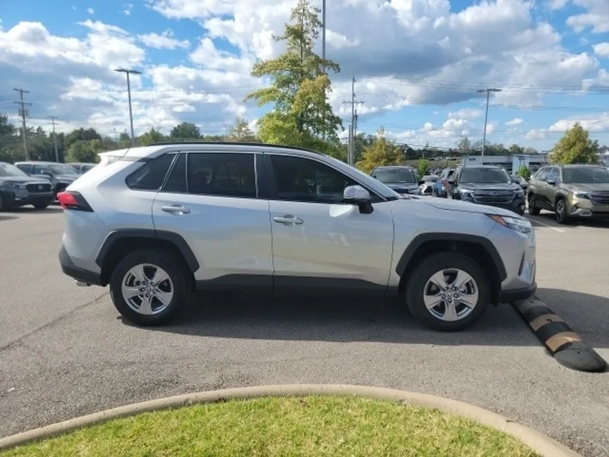 2024 Toyota RAV4 XLE photo 1