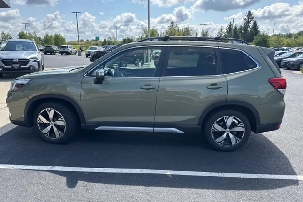 2021 Subaru Forester Touring photo 1