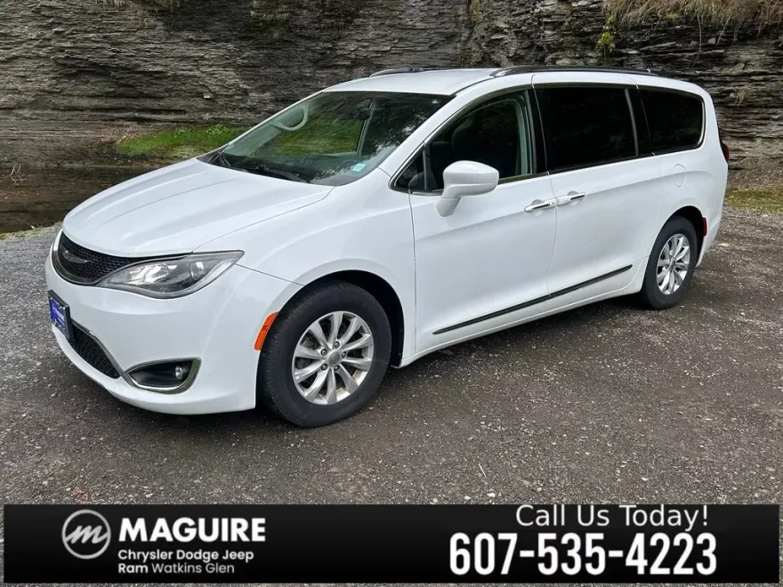 2018 Chrysler Pacifica Touring L photo 1