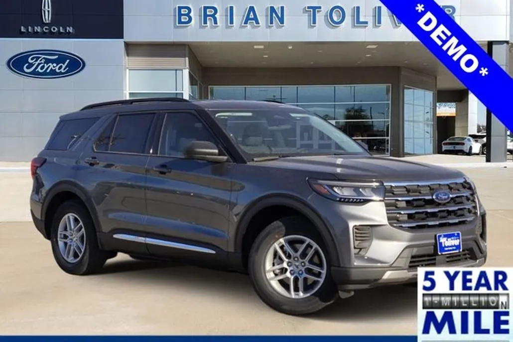 2025 Ford Explorer photo 1