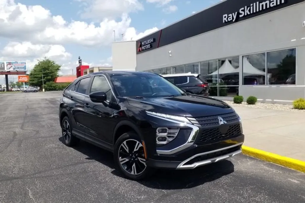 2024 Mitsubishi Eclipse Cross SE photo 1