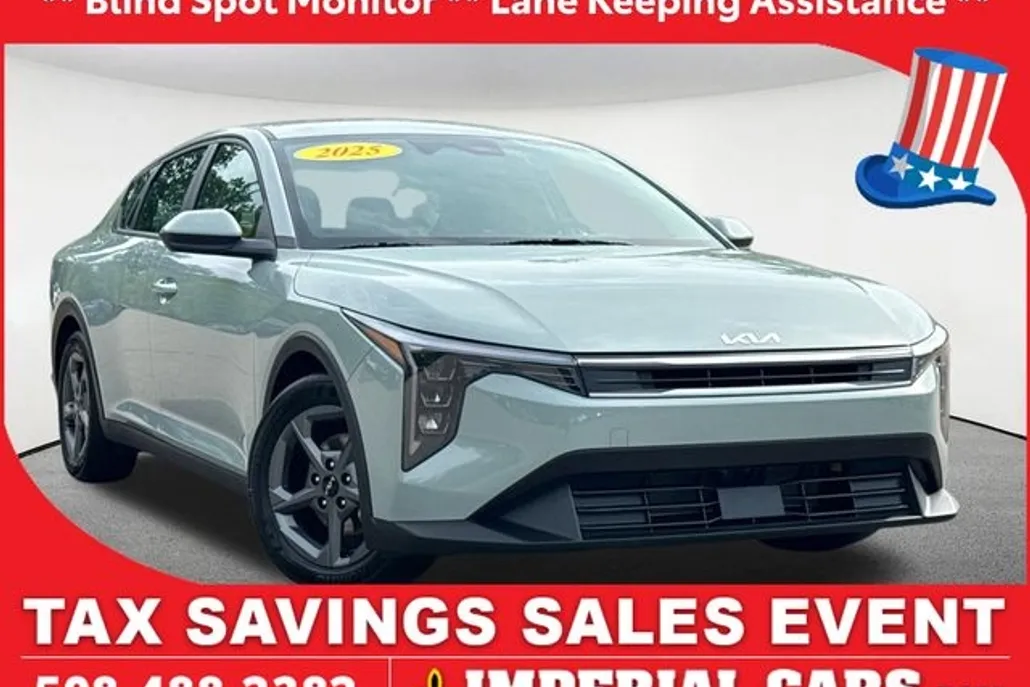 2025 Kia K4 LXS photo 1