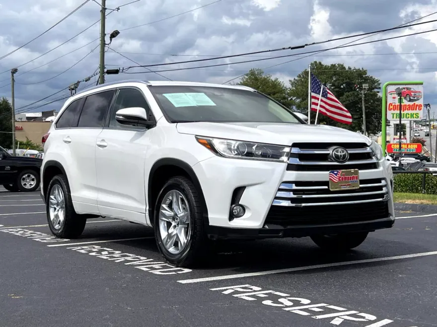 2017 Toyota Highlander Limited Platinum photo 1