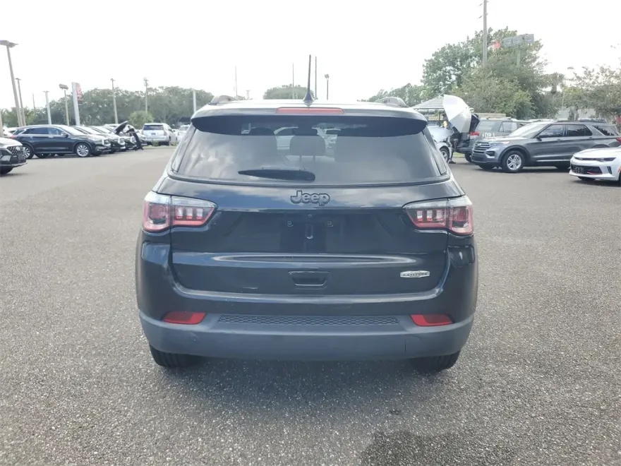 2019 Jeep Compass Latitude photo 1