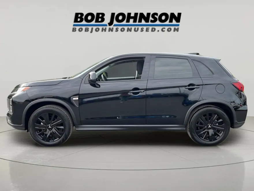 2025 Mitsubishi Outlander Sport LE photo 1