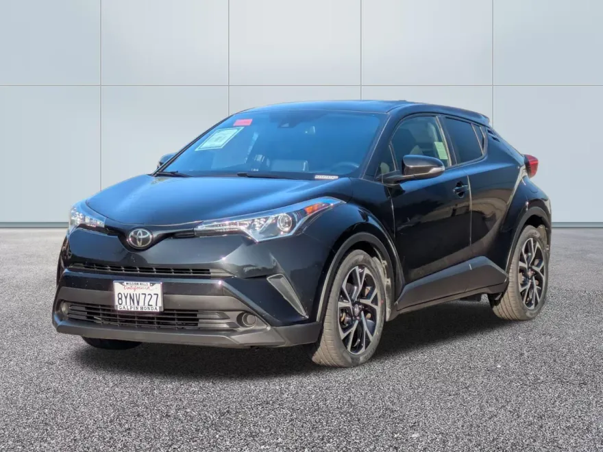2019 Toyota C-HR XLE photo 1