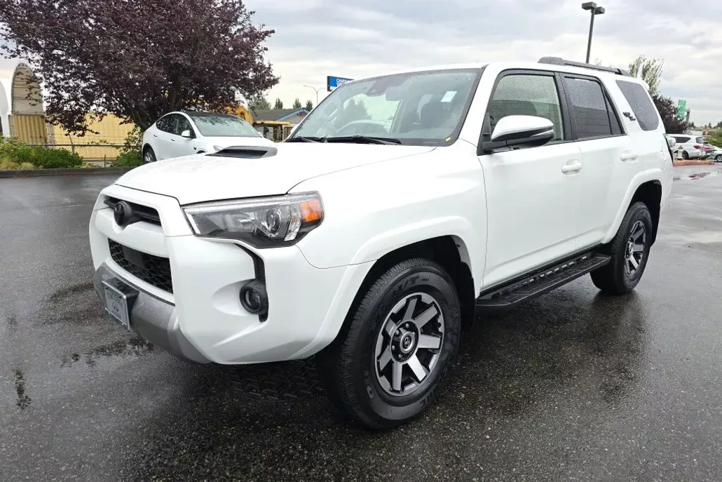 2023 Toyota 4Runner TRD Off-Road Premium photo 1