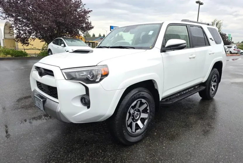 2023 Toyota 4Runner TRD Off-Road Premium photo 1