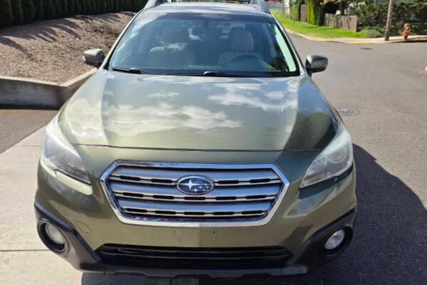 2015 Subaru Outback 2.5i Premium photo 1