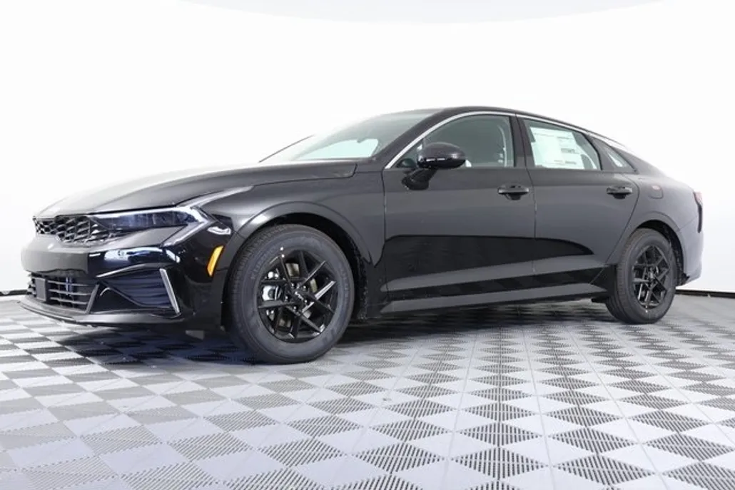 2025 Kia K5 LXS photo 1