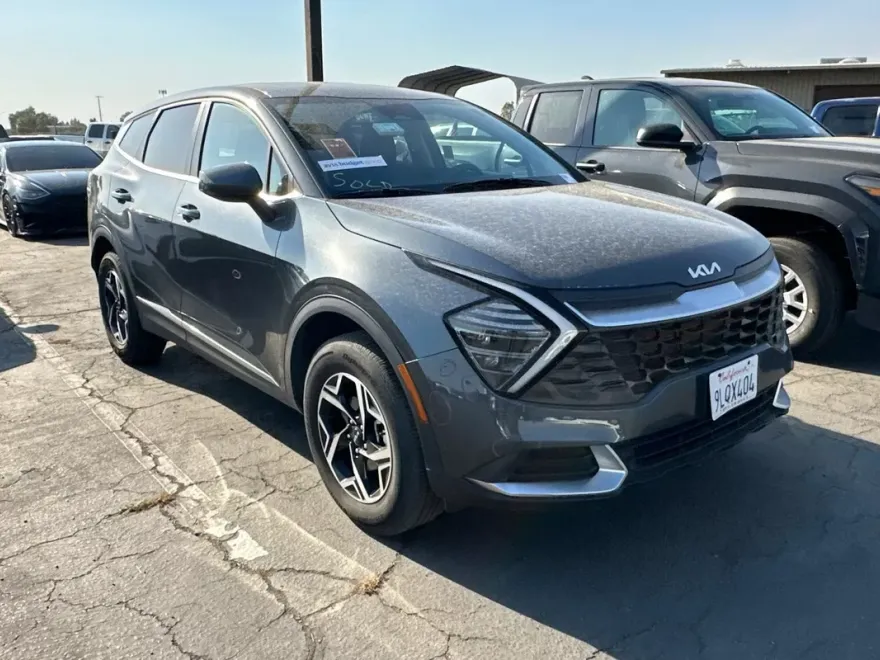 2024 Kia Sportage LX photo 1