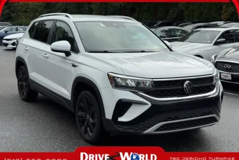 2023 Volkswagen Taos SE photo 2