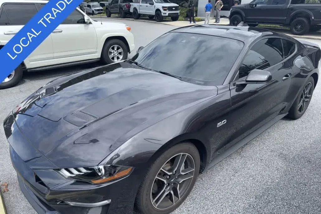 2022 Ford Mustang GT Premium photo 1