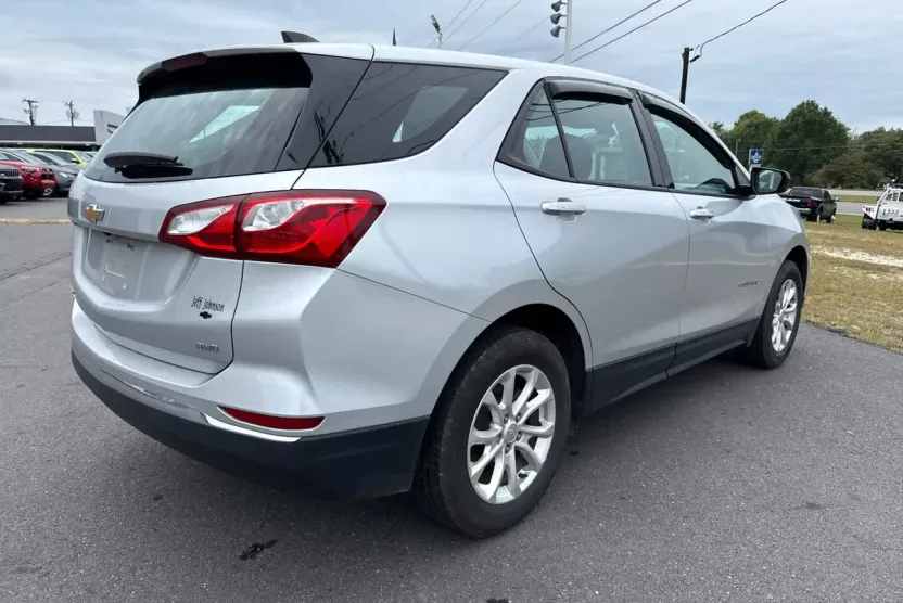2018 Chevrolet Equinox LS photo 1