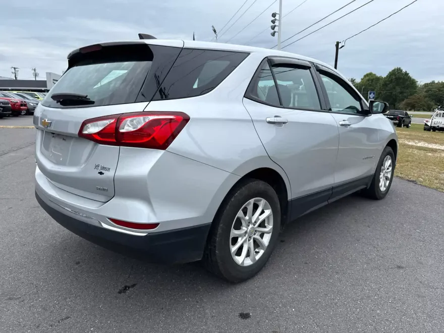 2018 Chevrolet Equinox LS photo 1