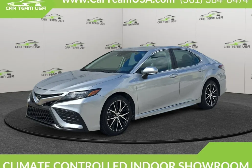 2023 Toyota Camry SE photo 1