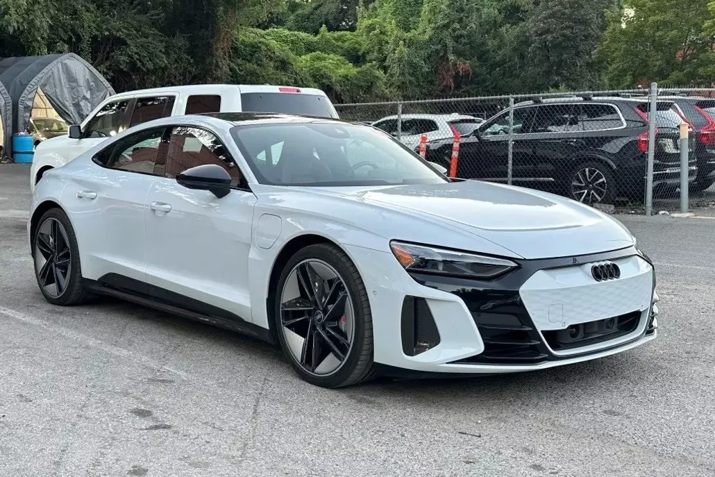 2024 Audi RS e-tron GT Base photo 1