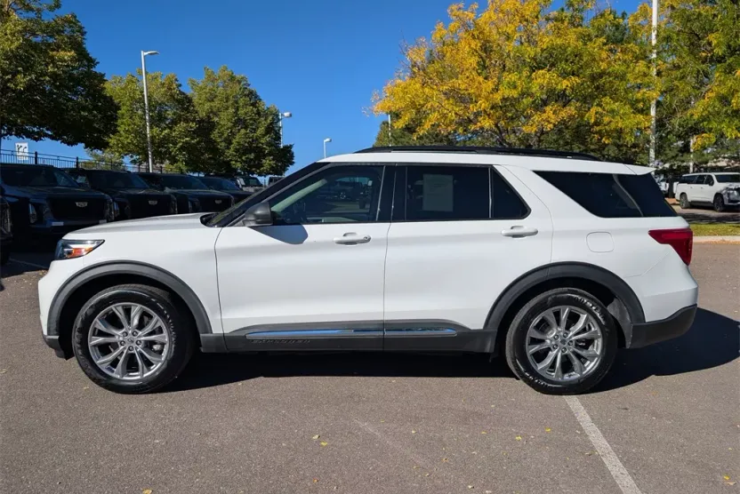 2020 Ford Explorer XLT photo 1