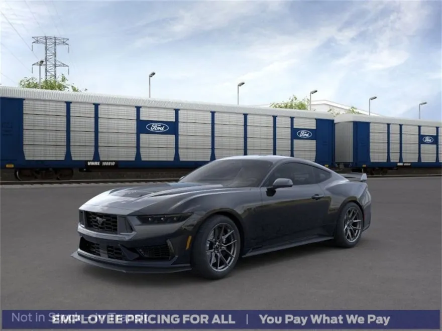 2025 Ford Mustang Dark Horse photo 1