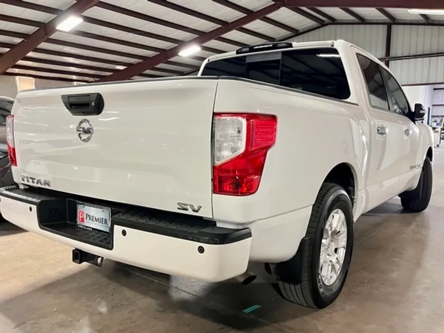 2018 Nissan Titan SV photo 1