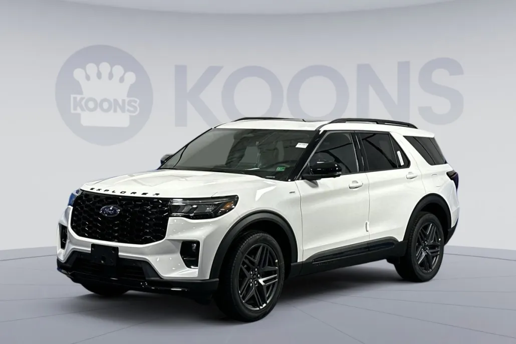 2025 Ford Explorer ST-Line photo 1