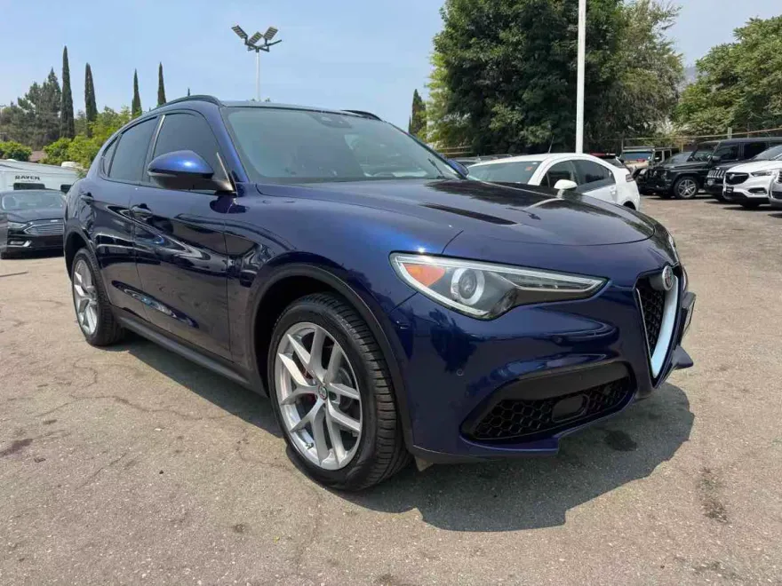 2018 Alfa Romeo Stelvio Ti Sport photo 1