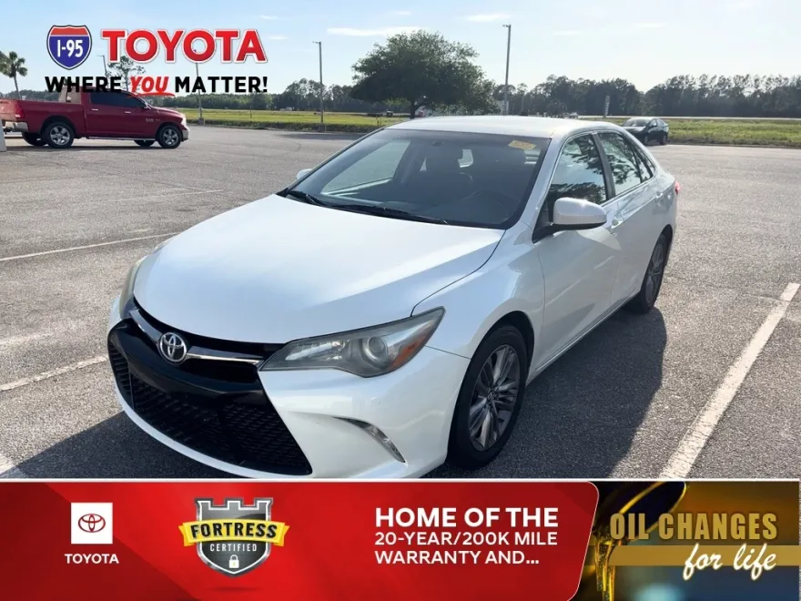 2015 Toyota Camry SE photo 1