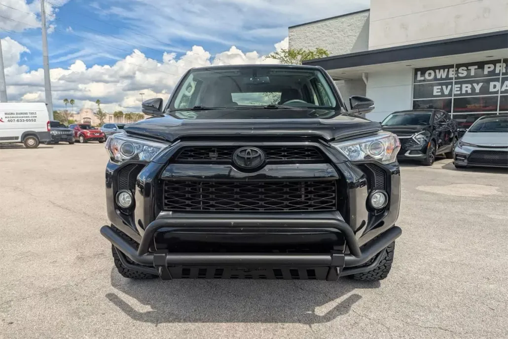 2018 Toyota 4Runner SR5 photo 1