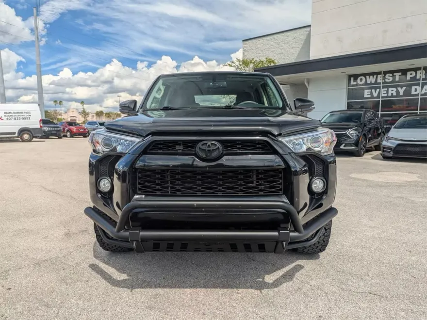 2018 Toyota 4Runner SR5 photo 1