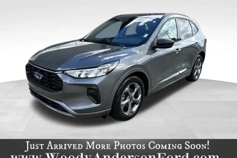 2024 Ford Escape ST-Line photo 1