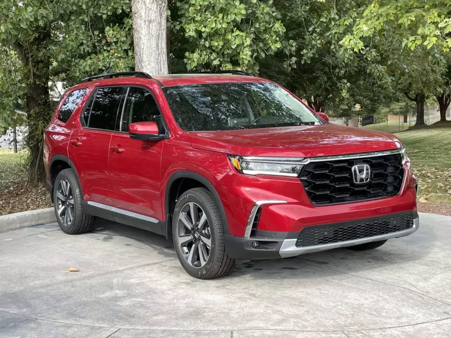 2025 Honda Pilot Touring photo 1