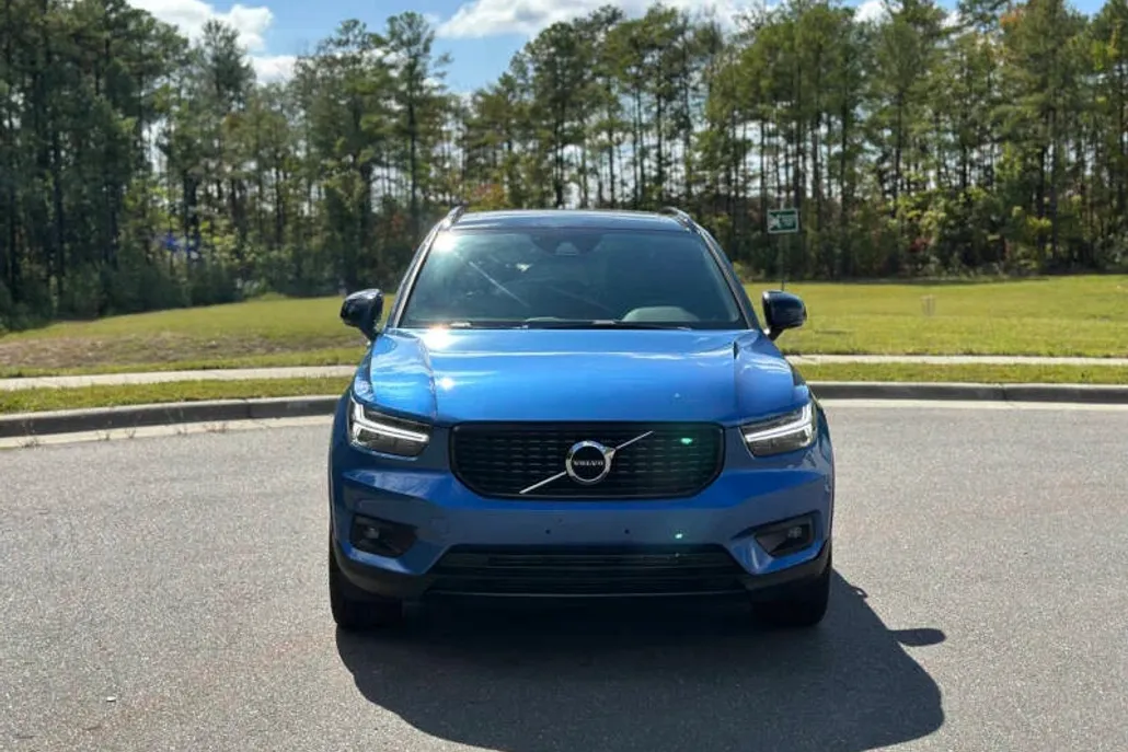 2021 Volvo XC40 T5 R-Design photo 1