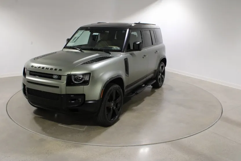 2025 Land Rover Defender 110 X-Dynamic SE photo 1
