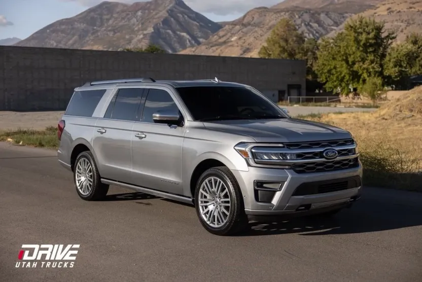 2024 Ford Expedition MAX Platinum photo 1