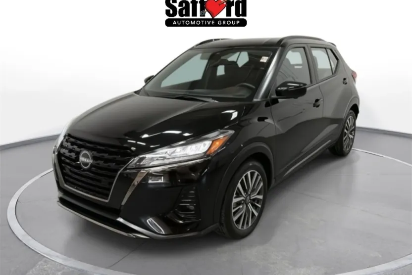 2024 Nissan Kicks SR photo 1