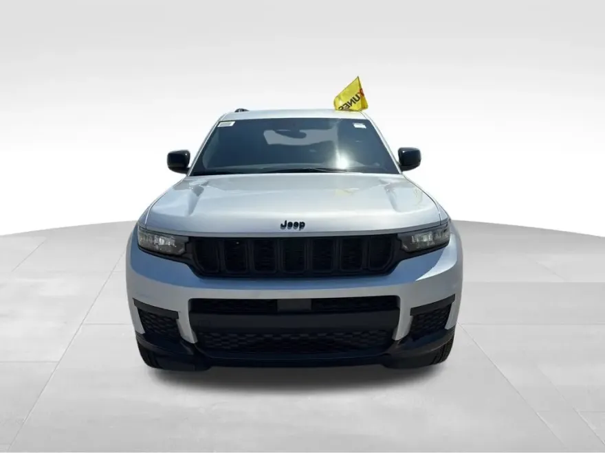 2025 Jeep Grand Cherokee Altitude photo 1