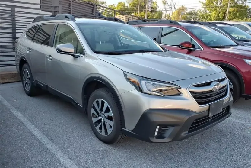 2020 Subaru Outback Premium photo 1
