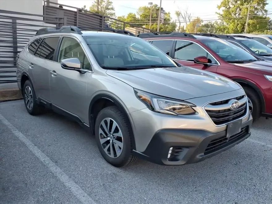2020 Subaru Outback Premium photo 1