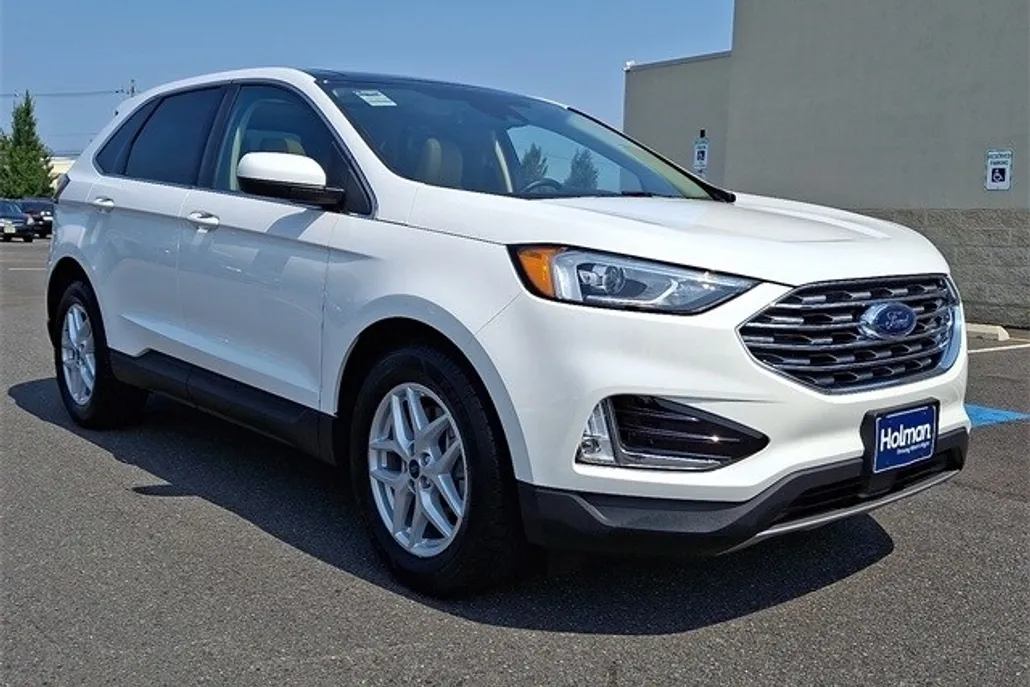 2022 Ford Edge SEL photo 1