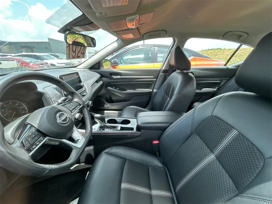 2024 Nissan Altima 2.5 SR photo 1