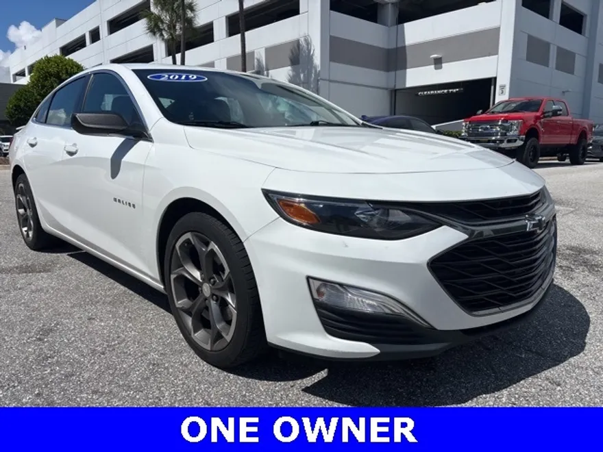 2019 Chevrolet Malibu RS photo 1