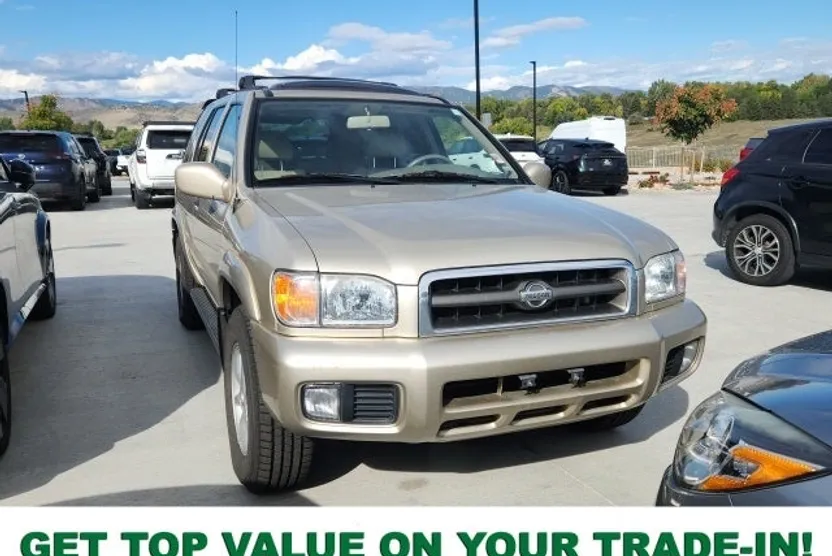 2001 Nissan Pathfinder LE photo 1